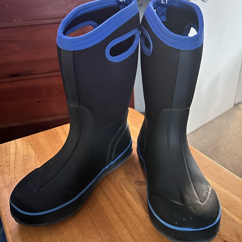 DSG Boys Muck Boots - Black and Blue